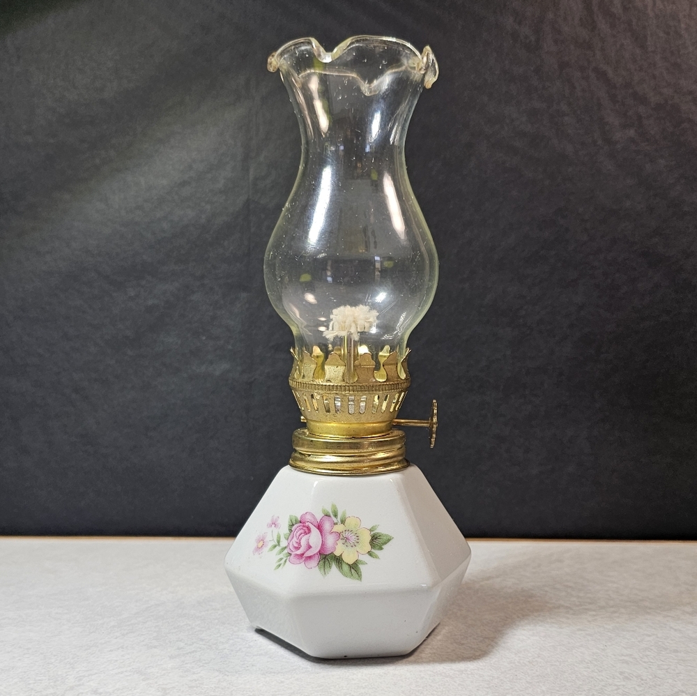 💥 SOLD 💥 Floral Glass Oil Lamp with Gold Accents